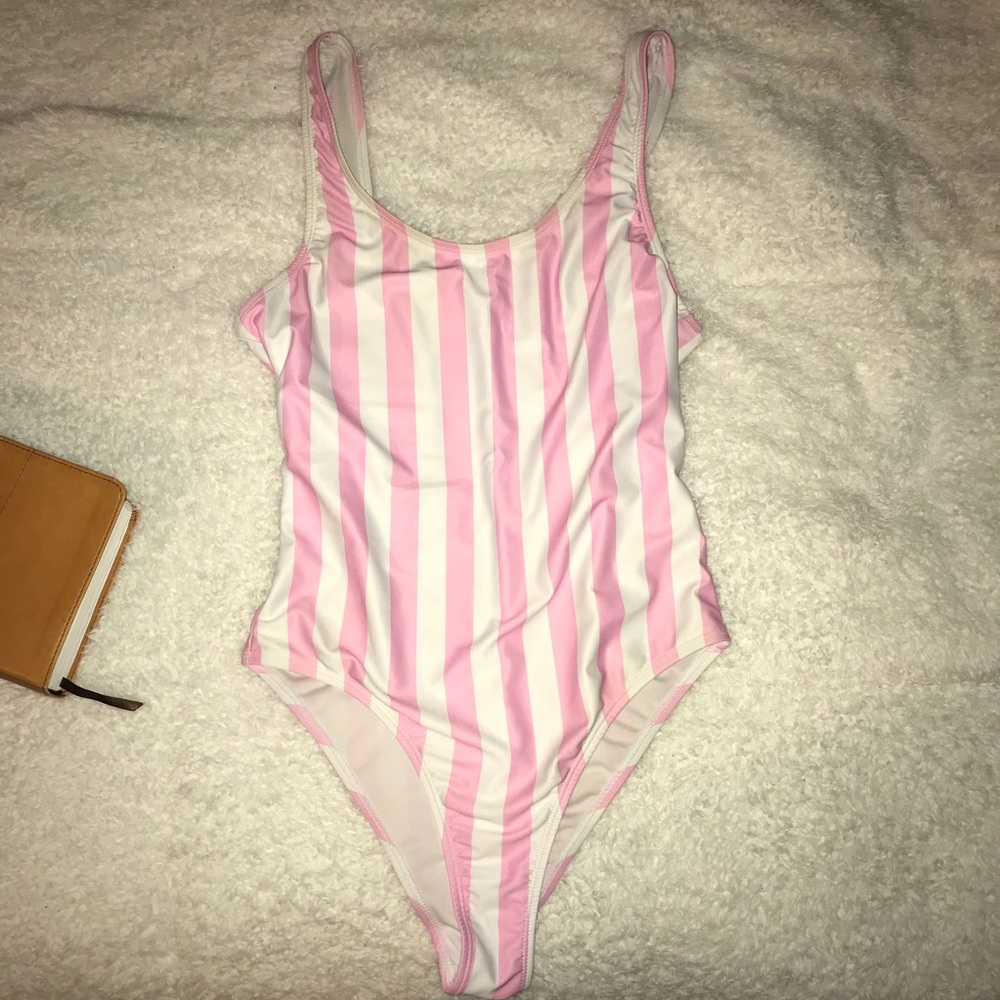 5/$25 !!! ⭐️ Pin stripe bathing suit
